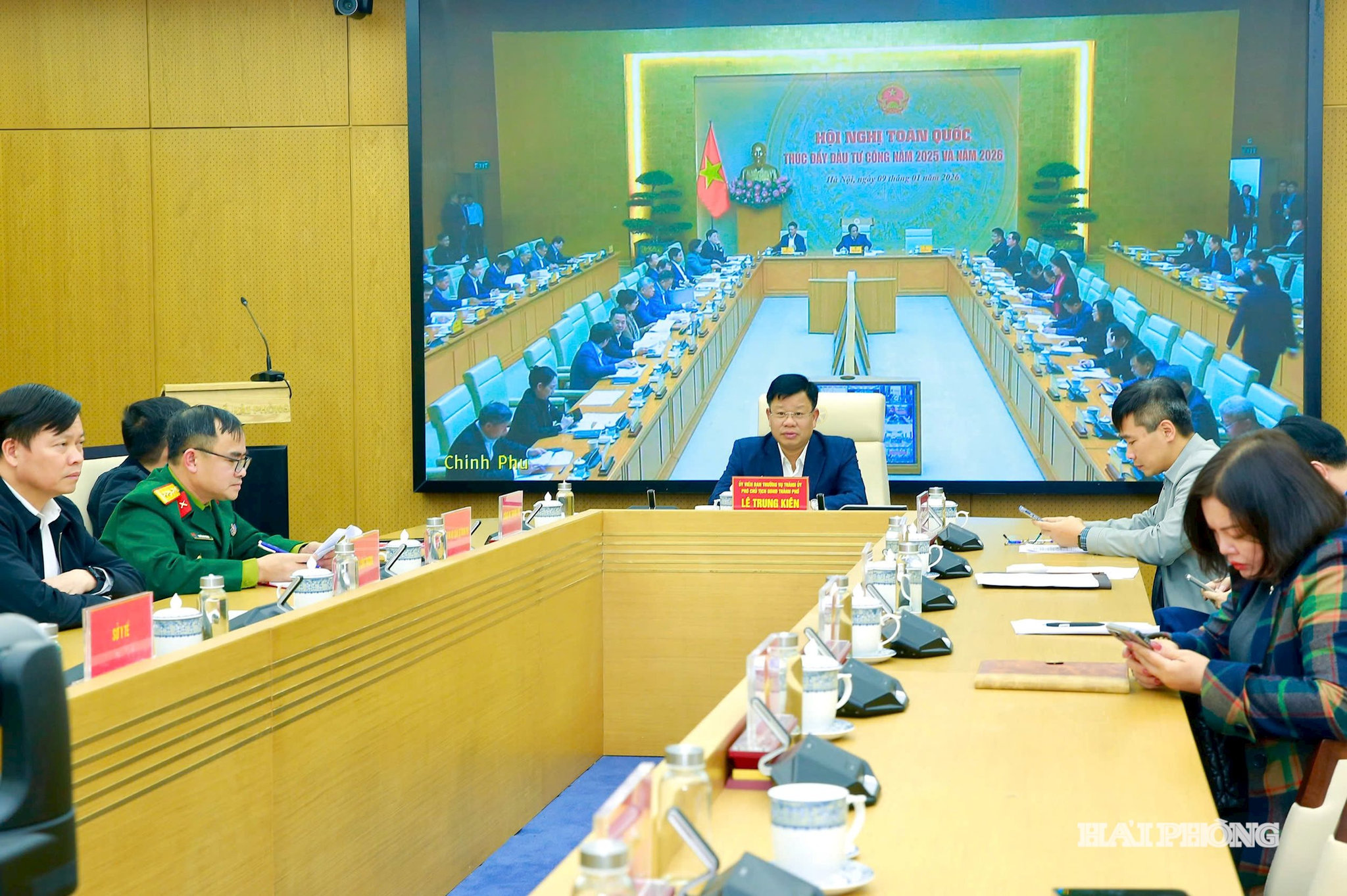 hoi-nghi.jpg