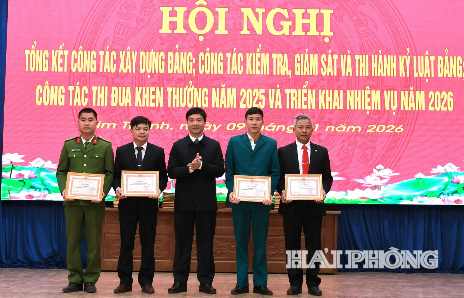 kim-thanh-khen-thuong(1).jpg