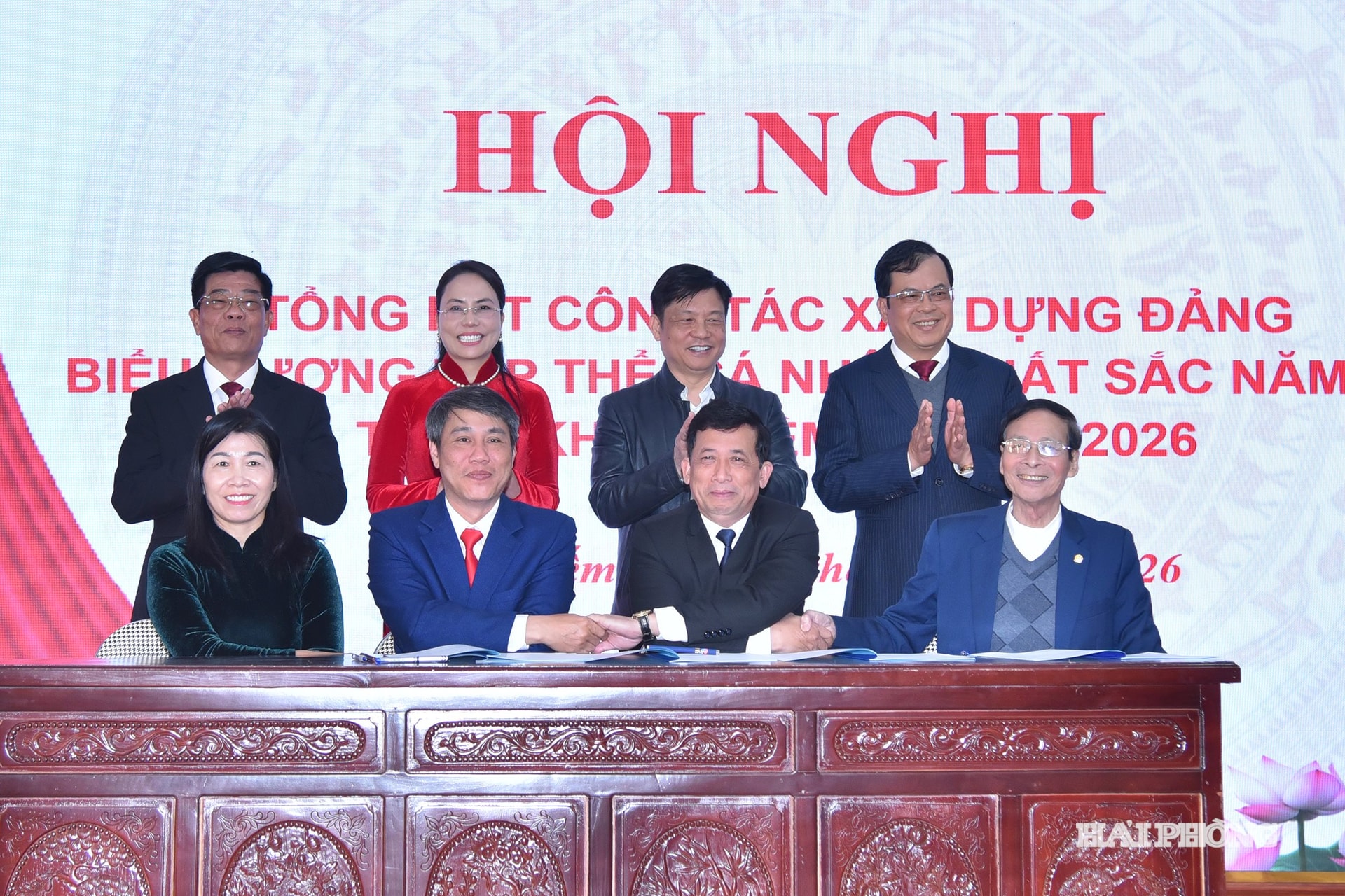 Đại diện các đơn vị ký kết giao ước thi đua năm 2026.