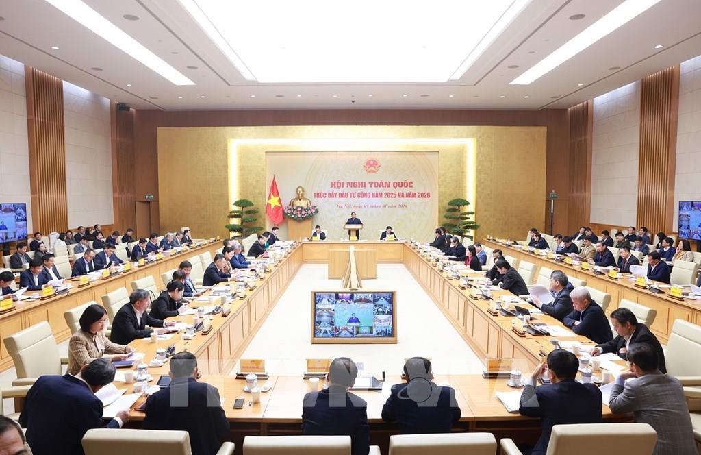 thu-tuong-chu-tri-hoi-nghi-toan-quoc-thuc-day-dau-tu-cong.jpg