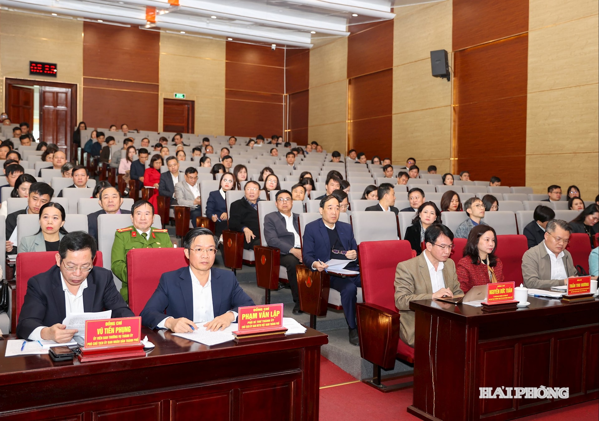 Các đại biểu dự hội nghị