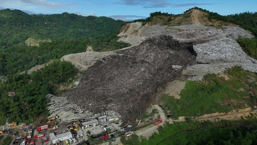 Hiện trường sạt lở núi rác ở Binaliw, thành phố Cebu, miền trung Philippines, ngày 9/1. (Ảnh: AP)