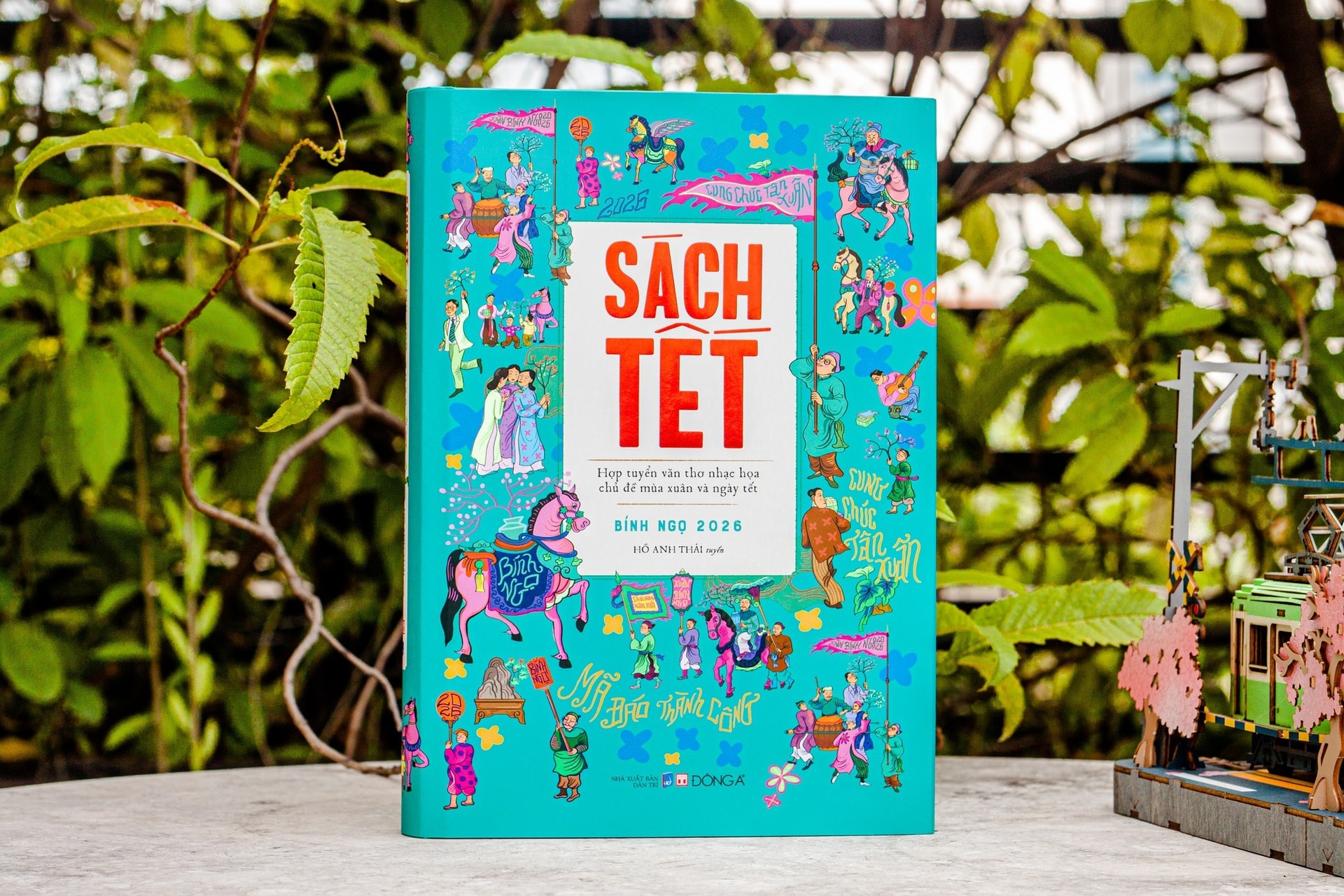 Sách Tết - gọi thức mùa xuân - Ảnh 2.