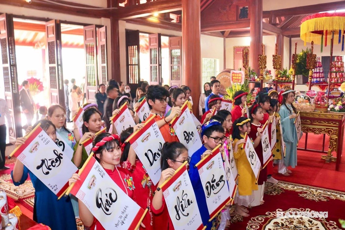 thu phap tieu hoc thien huong