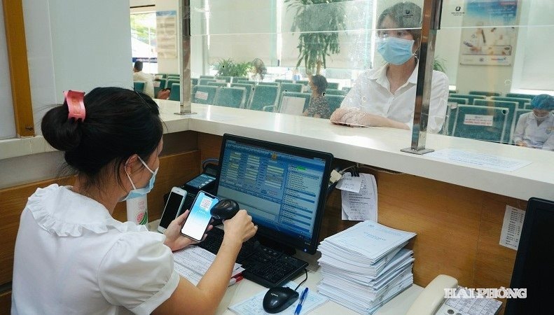 Người bệnh sử dụng hình ảnh thẻ bảo hiểm y tế trên ứng dụng VssID - Bảo hiểm xã hội số khi đi khám, chữa bệnh