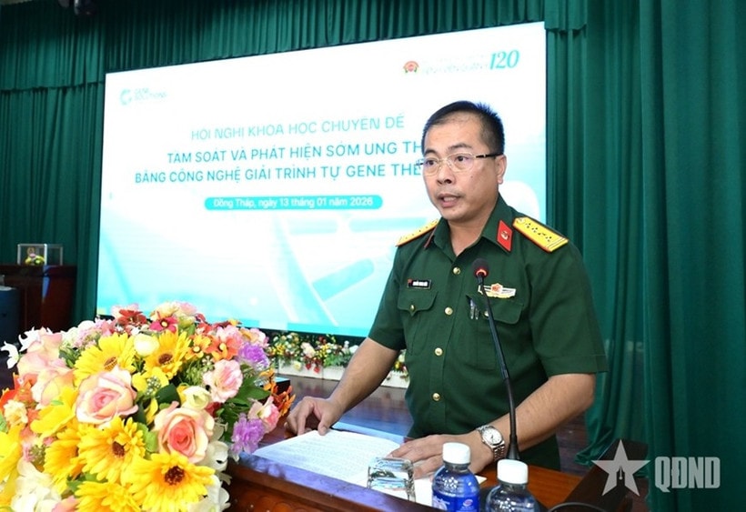 Đại tá, bác sỹ chuyên khoa II Nguyễn Trung Kiên, Giám đốc Bệnh viện Quân y 120, Cục Hậu cần - Kỹ thuật Quân khu 9 chủ trì hội nghị. (Nguồn: QĐND)