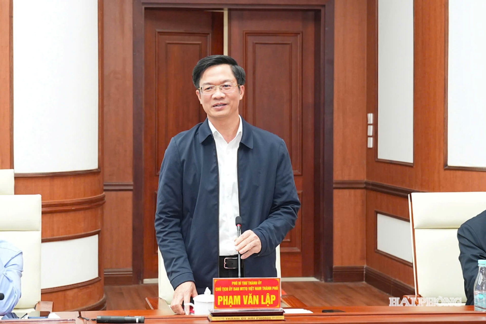 Đồng chí Phạm Văn Lập, Phó bí thư Thành ủy, Chủ tịch Ủy ban MTTQ Việt Nam thành phố phát biểu tại hội nghị