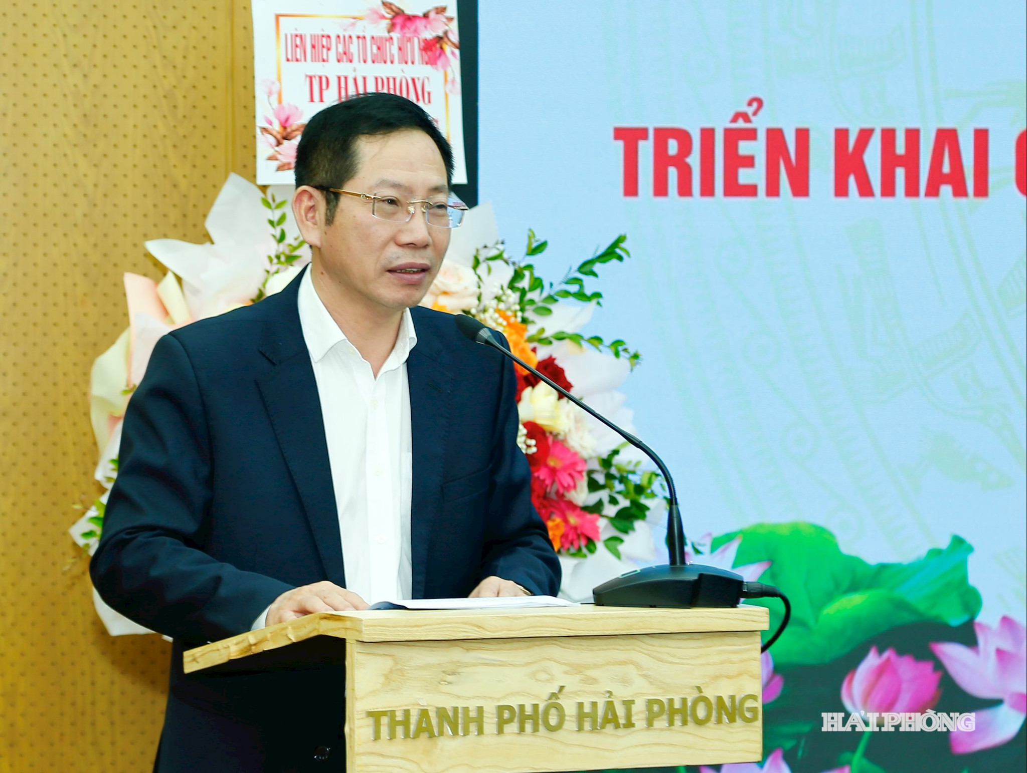 Đồng chí Vũ Tiến Phụng, Phó chủ tịch UBND thành phố phát biết chỉ đạo tại hội nghị.