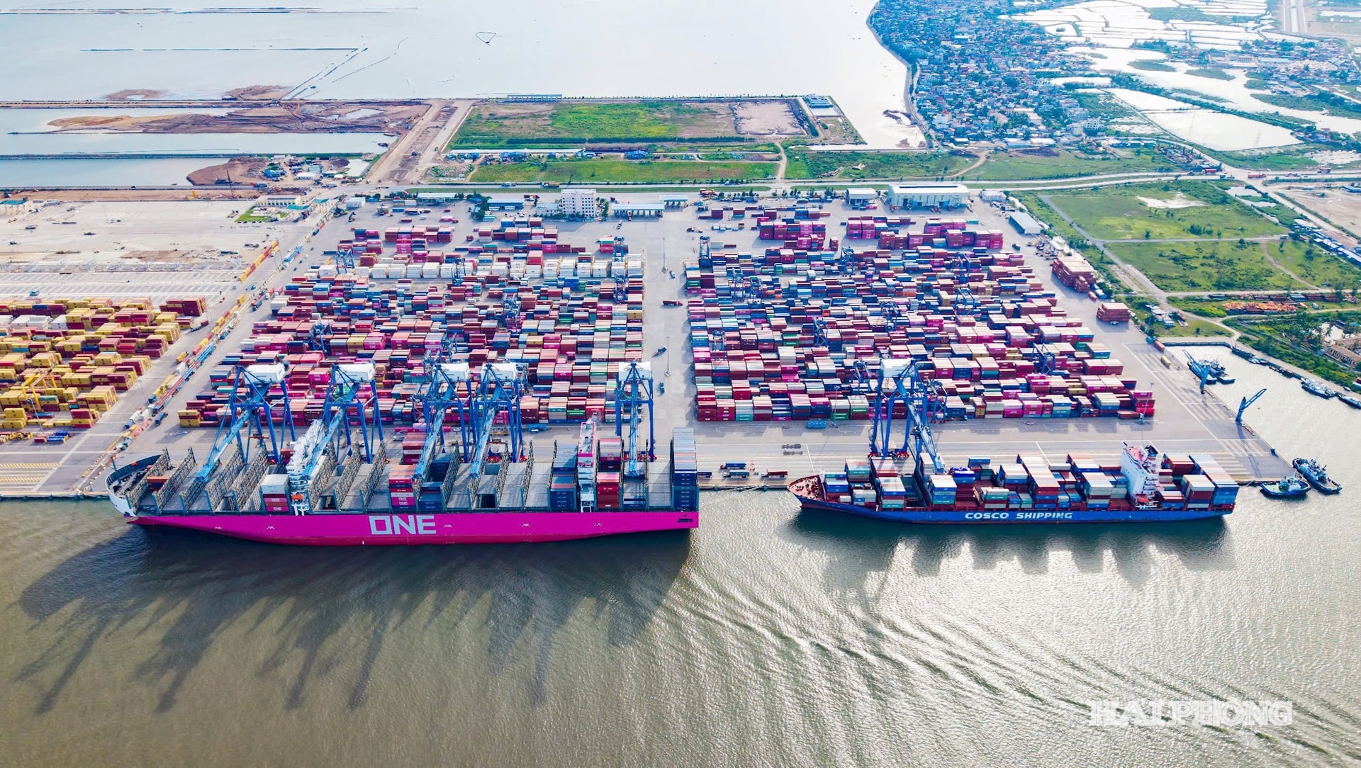 Per mantenere elevati obiettivi di crescita nel periodo 2025-2030, la città ha individuato nell'industria, nella logistica e nei porti marittimi i pilastri dello sviluppo sostenibile. Foto: LE DUNG