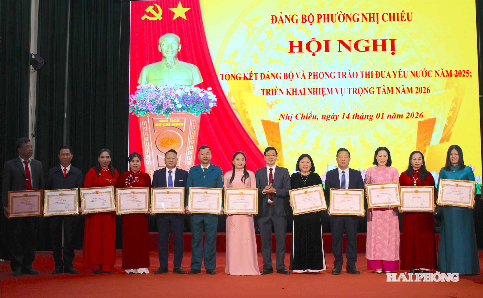 nhi-chieu.jpg