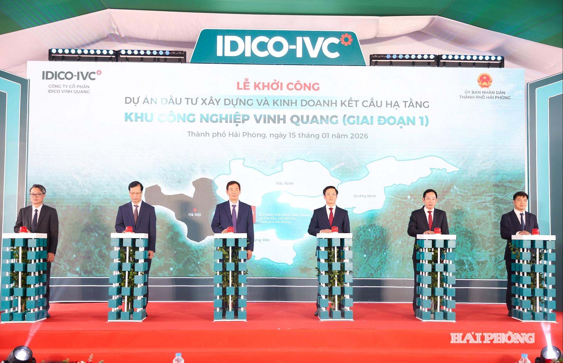 Lễ khởi công Dự án đầu tư xây dựng và kinh doanh kết cấu hạ tầng khu công nghiệp Vinh Quang (giai đoạn 1). Ảnh: LÊ DŨNG