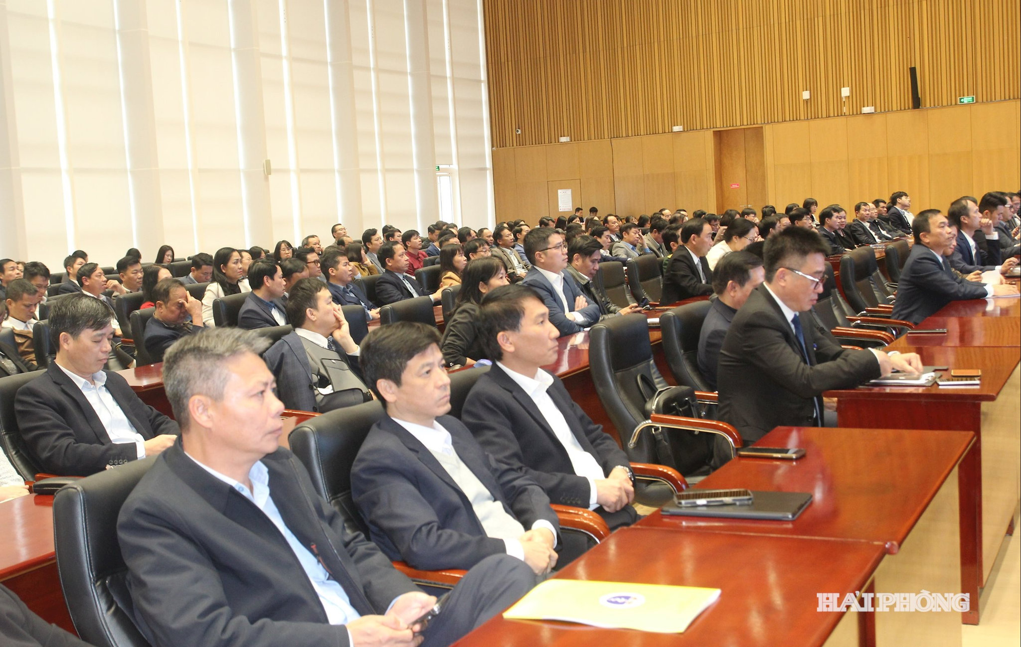 Các đại biểu dự hội nghị