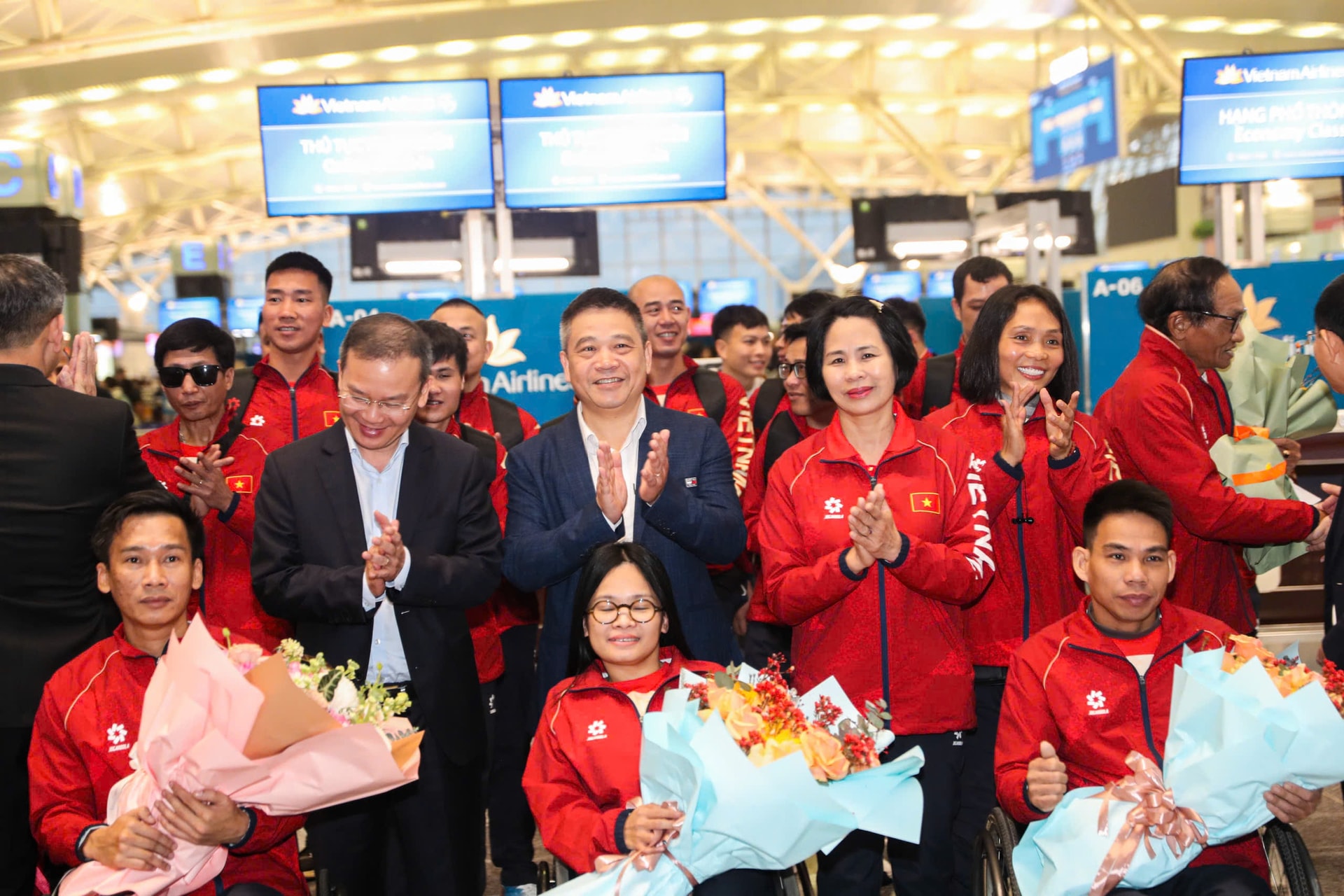 Đoàn thể thao người khuyết tật Việt Nam lên đường dự ASEAN Para Games 13, quyết tâm giành thành tích cao - Ảnh 1.