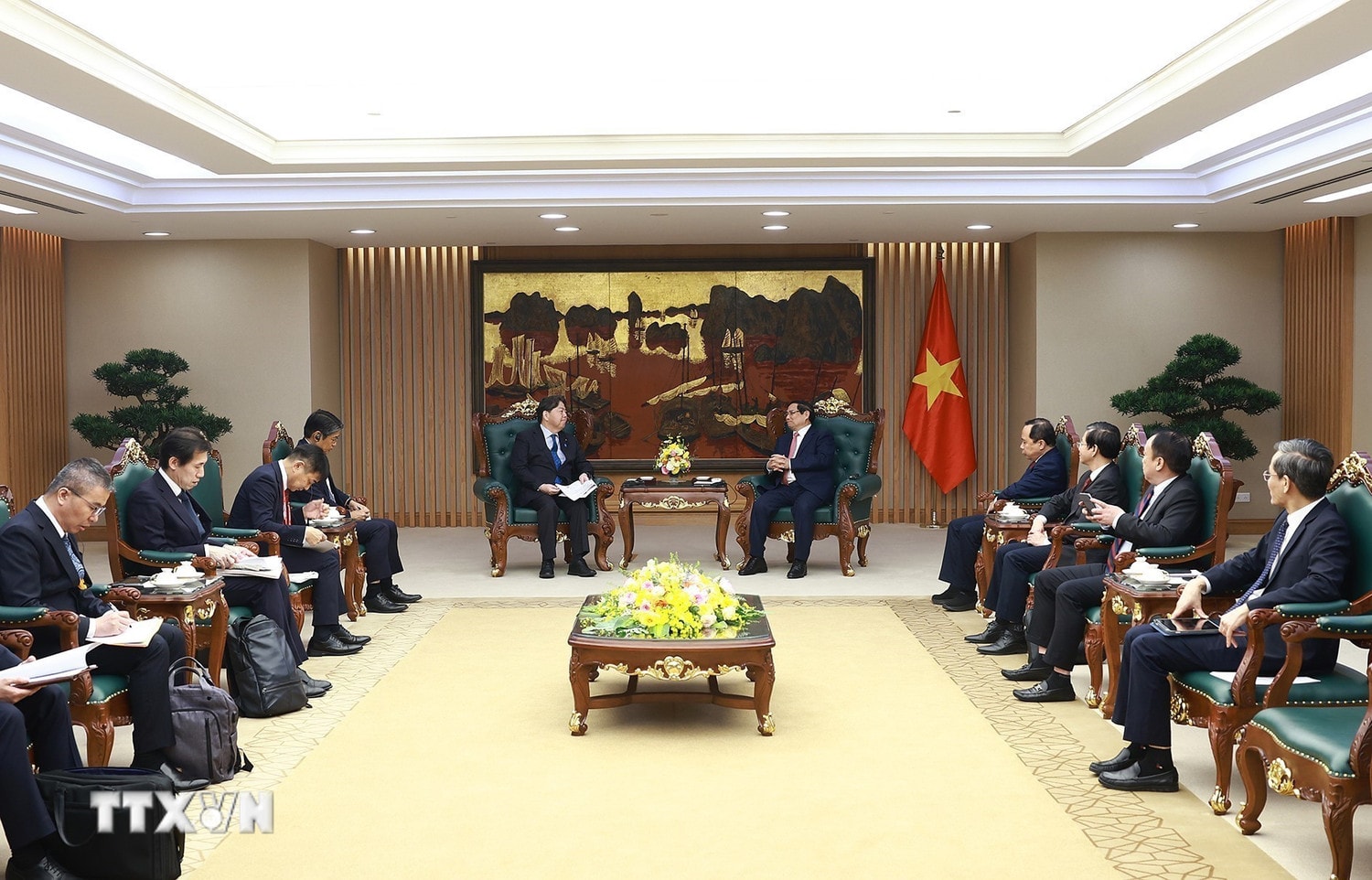 thu-tuong-pham-minh-chinh-tiep-bo-truong-noi-vu-va-truyen-thong-nhat-ban-2.jpg