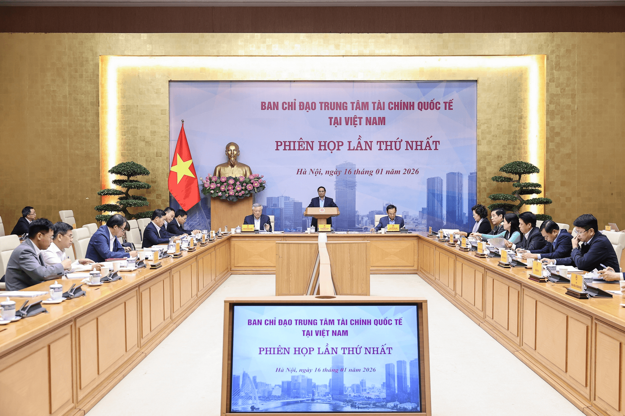 thu-tuong-hop-trung-tam-tai-chinh.png
