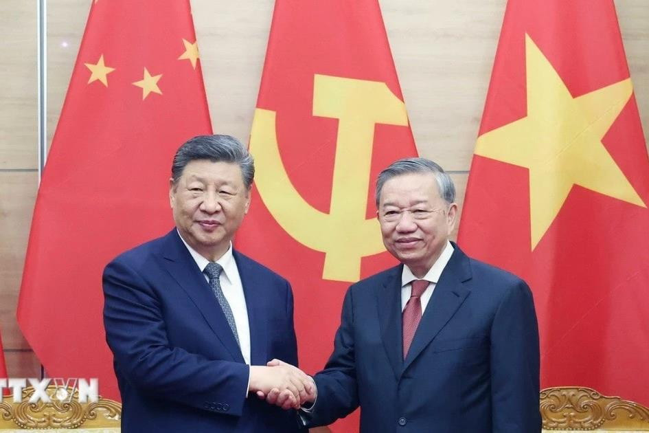 chu-tich-nuoc-luong-cuong-cung-tong-bi-thu-chu-tich-nuoc-tap-can-binh-du-lien-hoan-giao-luu-huu-nghi-nhan-dan-viet-trung-23(1).jpg