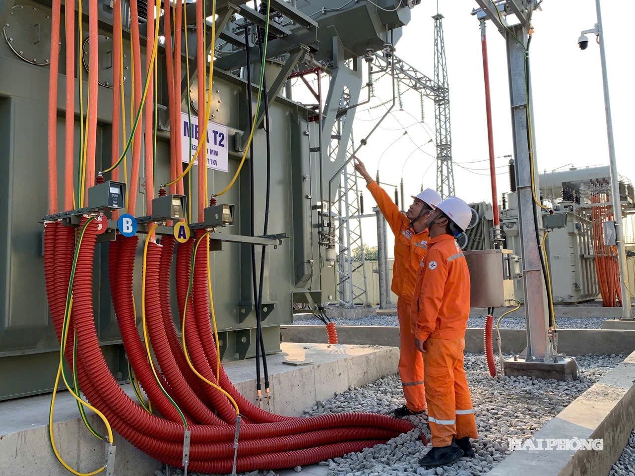 Việc đưa vào vận hành máy biến áp T2 tại Trạm biến áp 110 kV Nam Sách 2 góp phần giảm tải cho các trạm biến áp 110 kV lân cận, nâng cao độ tin cậy cung cấp điện và giảm tổn thất điện năng.