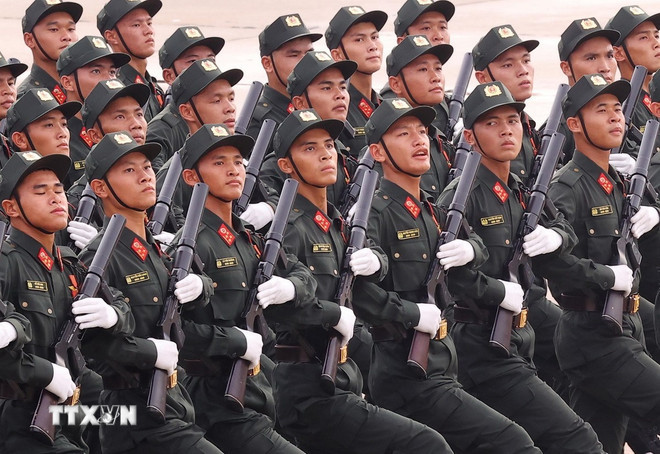 Khối nam sỹ quan Cảnh sát cơ động. (Ảnh: TTXVN) ttxvn-0209-le-dieu-binh-79.jpg