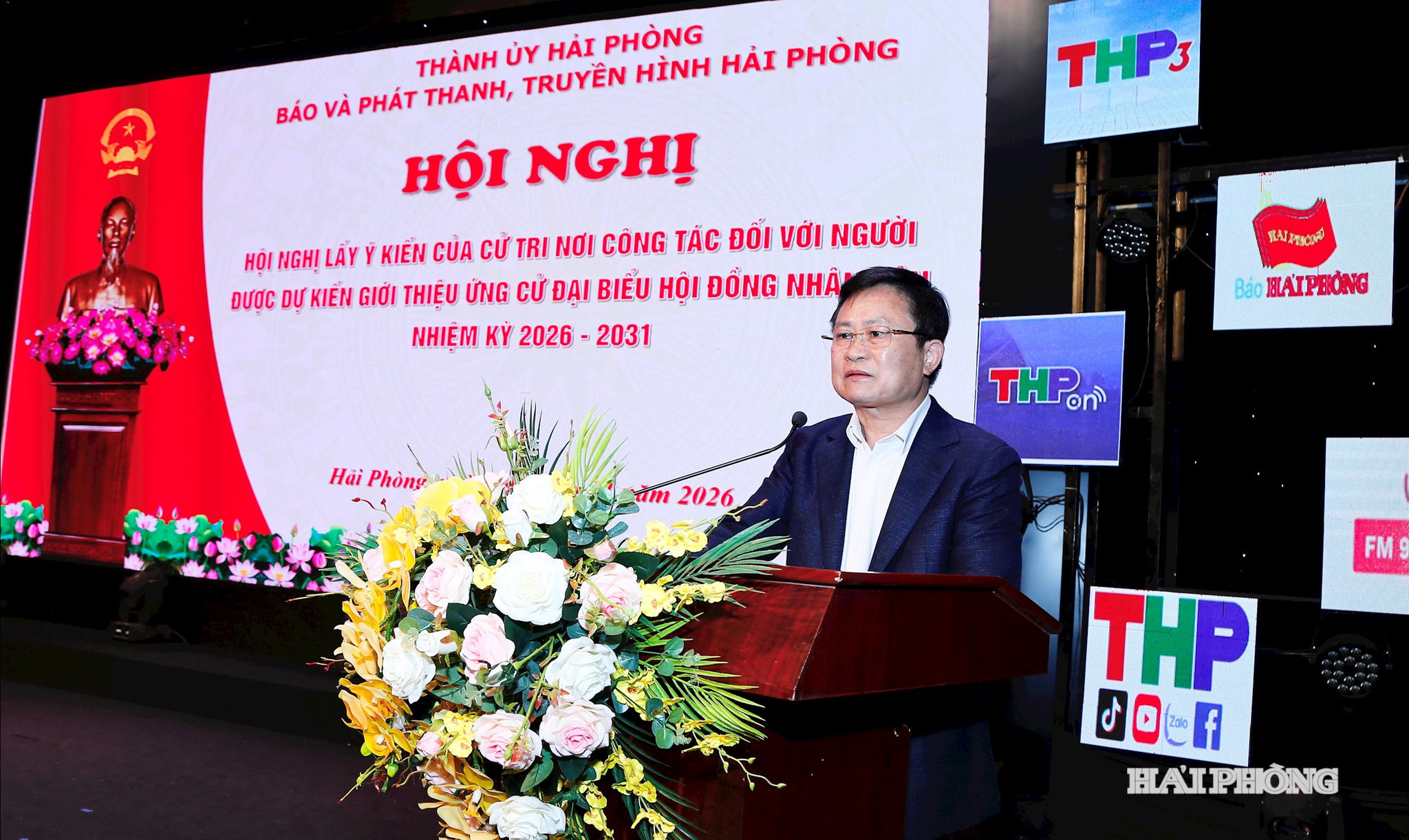 Đồng chí Phạm Văn Tuấn, Uỷ viên Thành uỷ, Giám đốc Báo và Phát thanh, Truyền hình Hải Phòng phát biểu tại hội nghị.