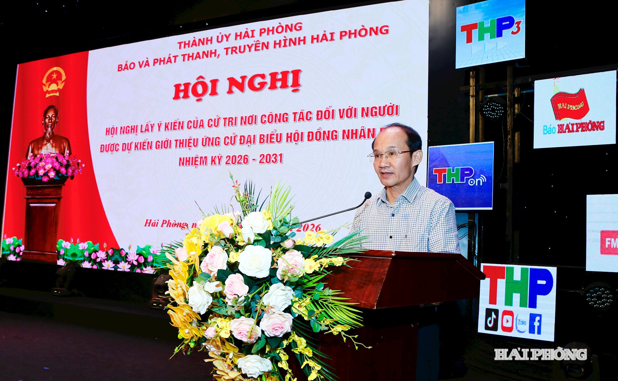 Nhà báo Nguyễn Qúy Trọng, Phó giám đốc Báo và Phát thanh, Truyền hình Hải Phòng phát biểu tại hội nghị.