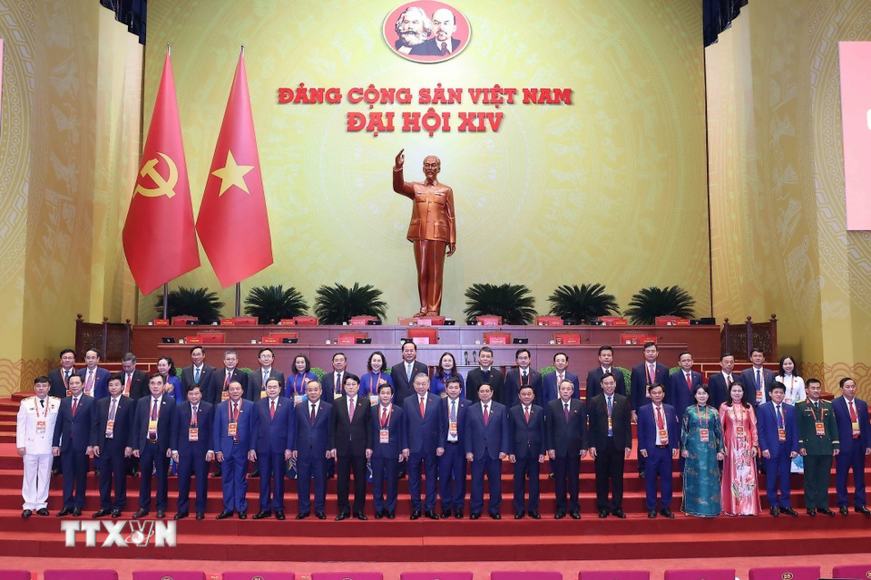 Lãnh đạo Đảng, Nhà nước chụp ảnh lưu niệm với Đoàn đại biểu Đảng bộ tỉnh Quảng Trị dự Đại hội XIV của Đảng. (Ảnh: TTXVN)