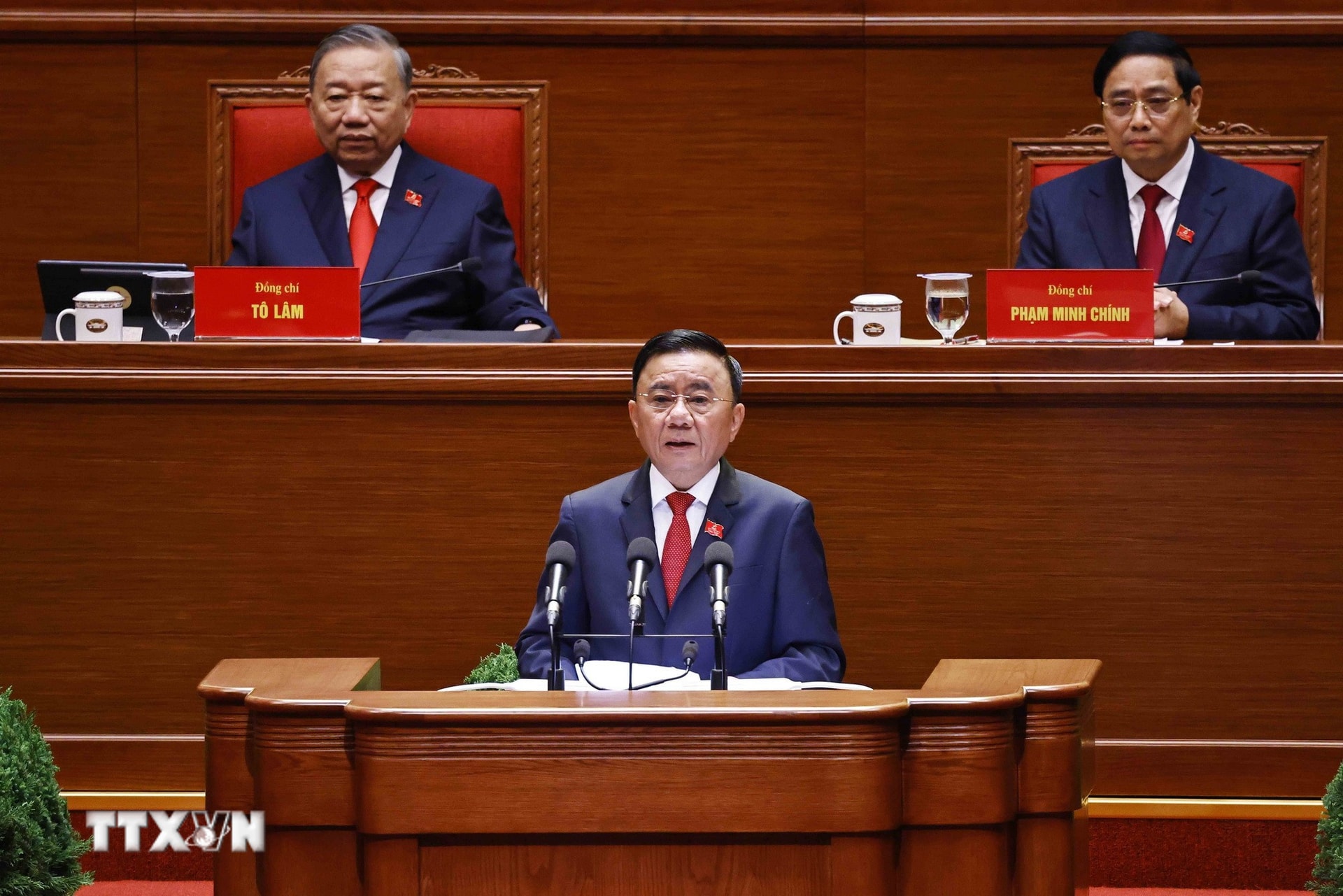 ttxvn-khai-mac-trong-the-dai-hoi-dai-bieu-toan-quoc-lan-thu-xiv-cua-dang-8540155-2.jpg