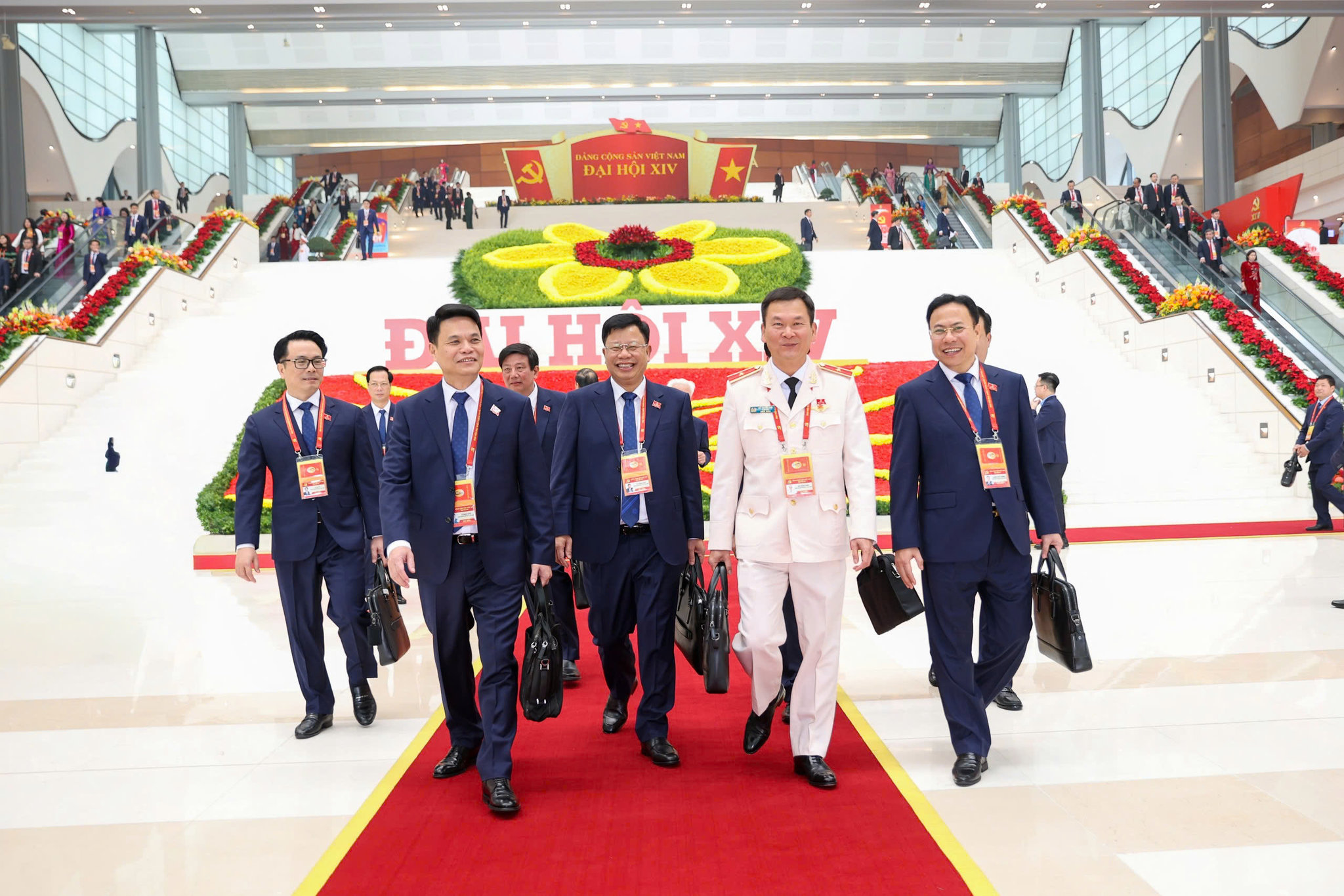 Tham dự Đại hội đại biểu toàn quốc lần thứ XIV của Đảng, Đoàn đại biểu Đảng bộ thành phố Hải Phòng có 47 đồng chí, trong đó có 45 đại biểu chính thức của thành phố và 2 đại biểu do Trung ương phân công sinh hoạt. Ảnh: LÊ DŨN