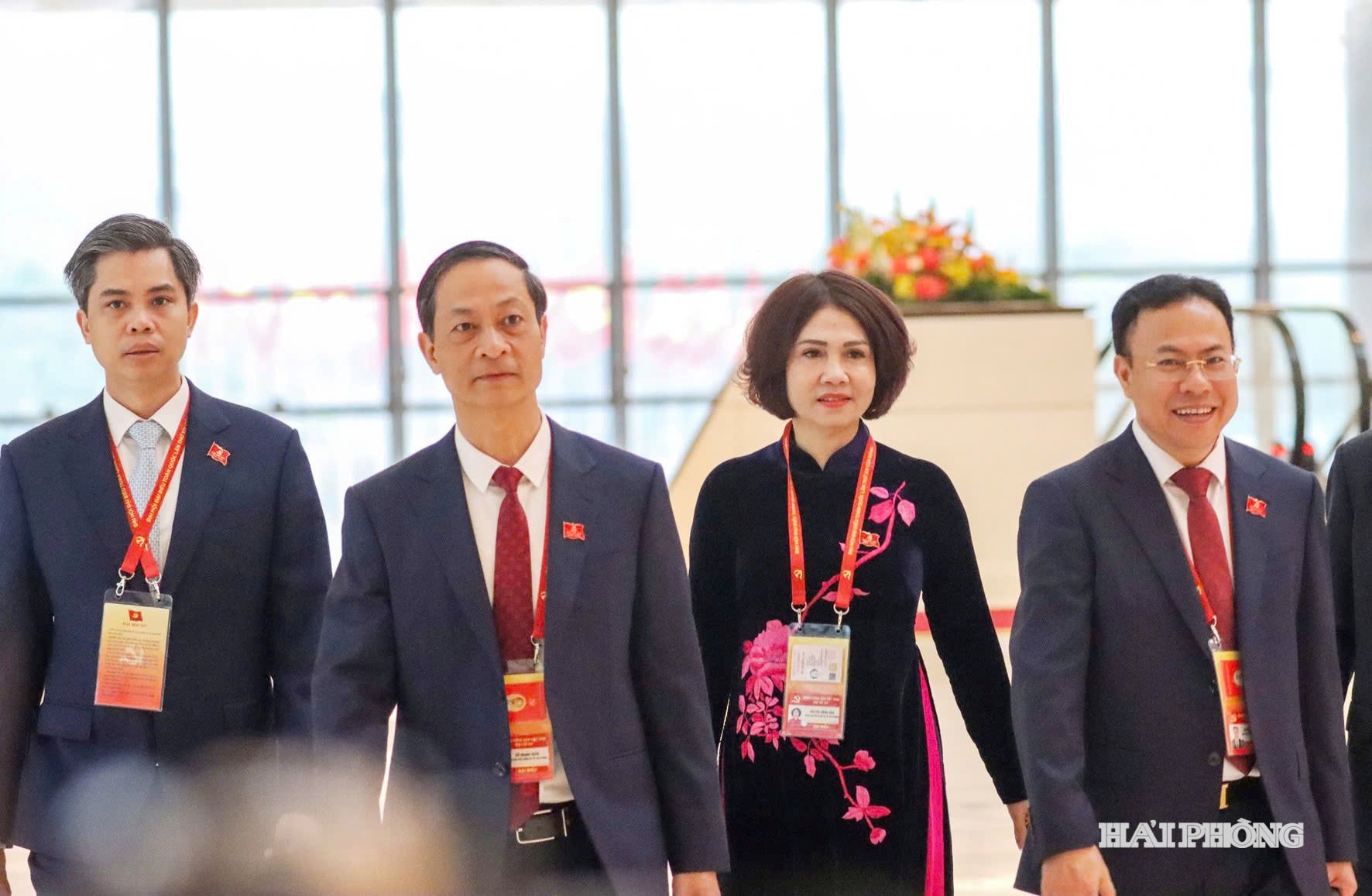 Đồng chí Đỗ Mạnh Hiến, Phó Bí thư Thường trực Thành ủy Hải Phòng (thứ 2 từ trái sang) cùng các đại biểu dự phiên khai mạc Đại hội.