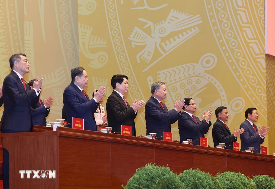 Các đồng chí lãnh đạo Đảng, Nhà nước tham gia Đoàn Chủ tịch Đại hội. (Ảnh: TTXVN)
