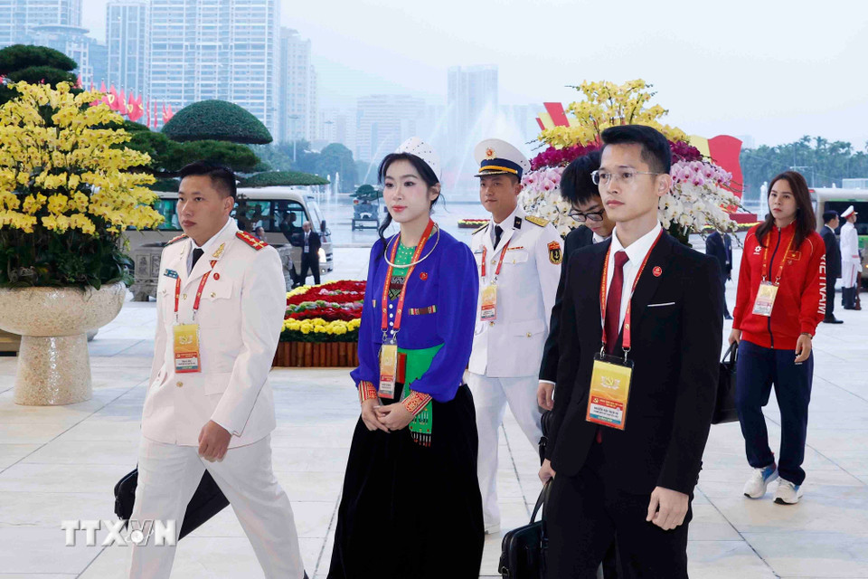 Các đại biểu đến dự phiên khai mạc Đại hội XIV của Đảng. (Ảnh: TTXVN)