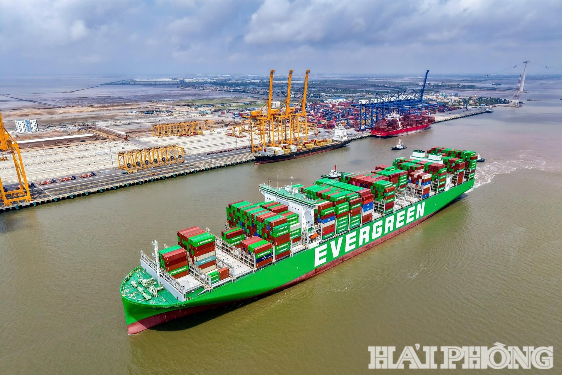 Cảng biển Hải Phòng hiện đủ năng lực đón tàu container lớn nhất thế giới.