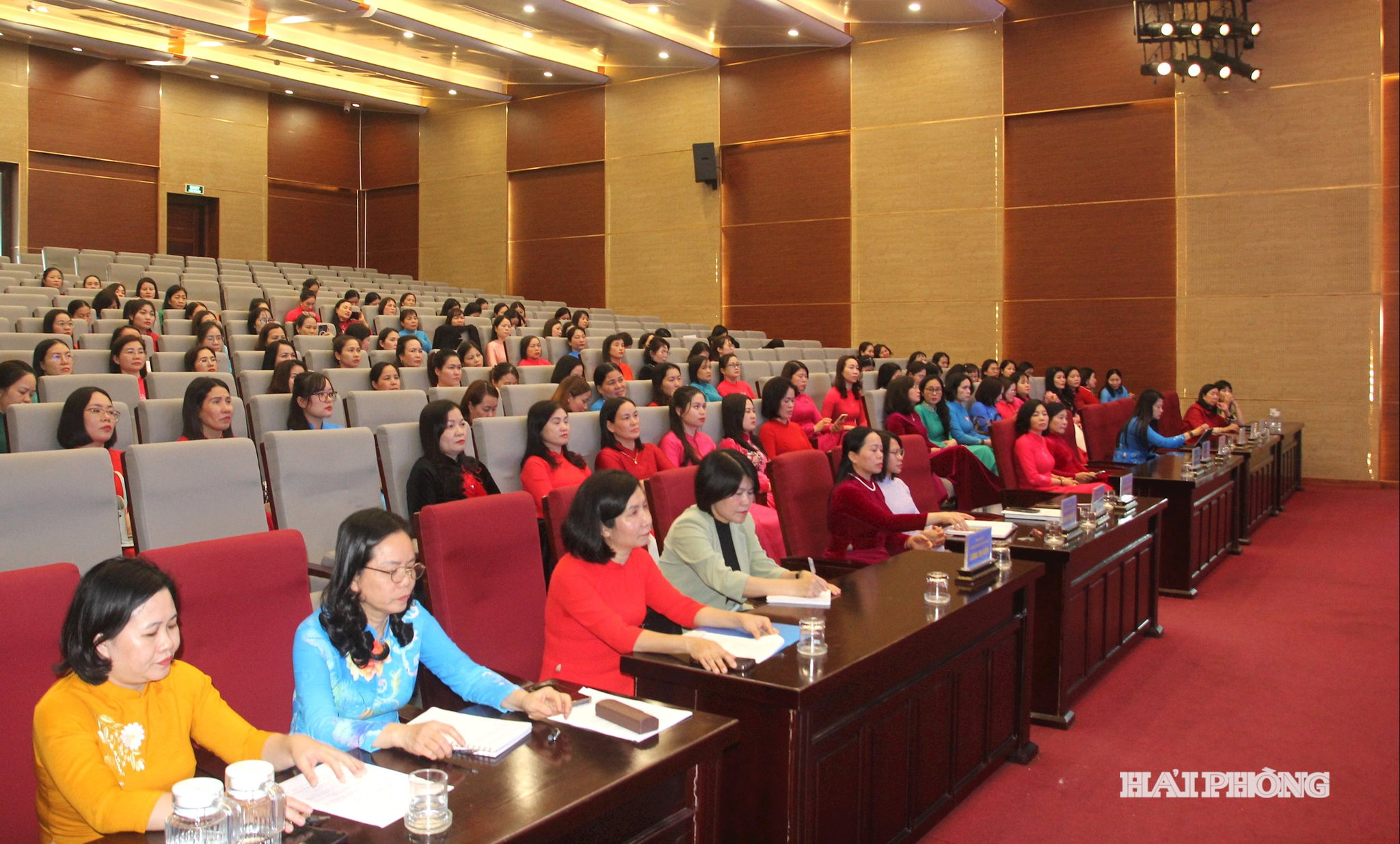 Quang cảnh hội nghị