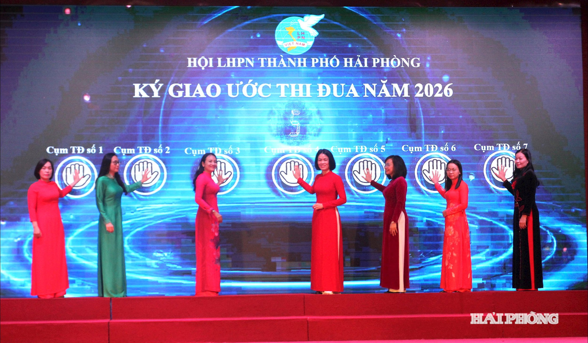 Các cấp Hội Liên hiệp Phụ nữ thành phố ký kết giao ước thi đua năm 2026