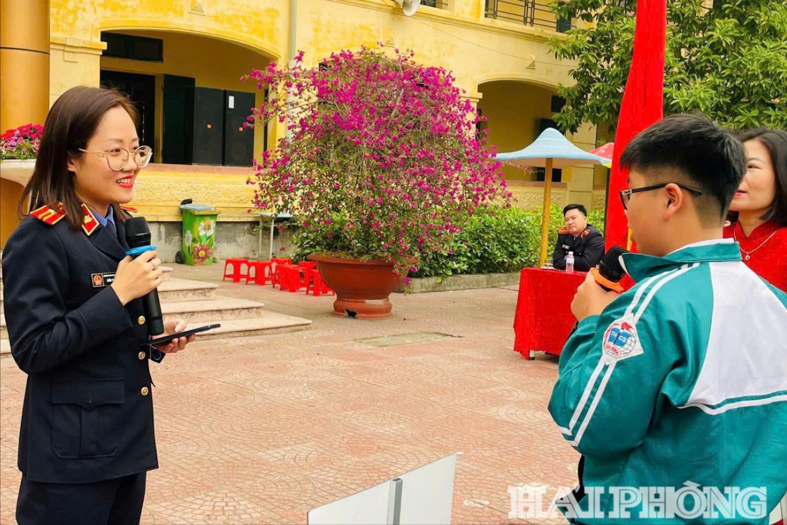Thời gian gần đây, Viện Kiểm sát các khu vực tăng cường tuyên truyền pháp luật tại trường học.
