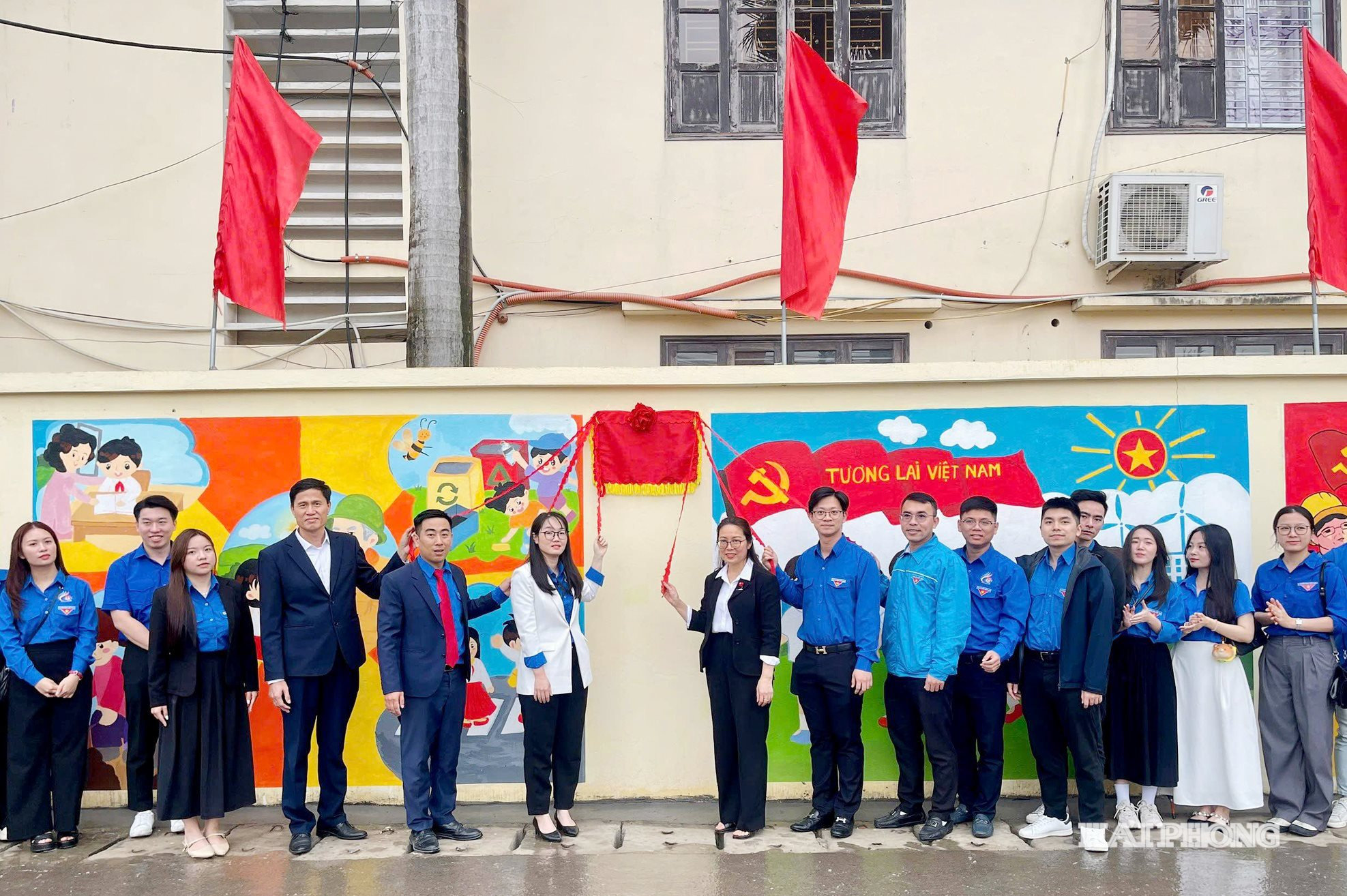 cong-trinh-thanh-nien.jpg