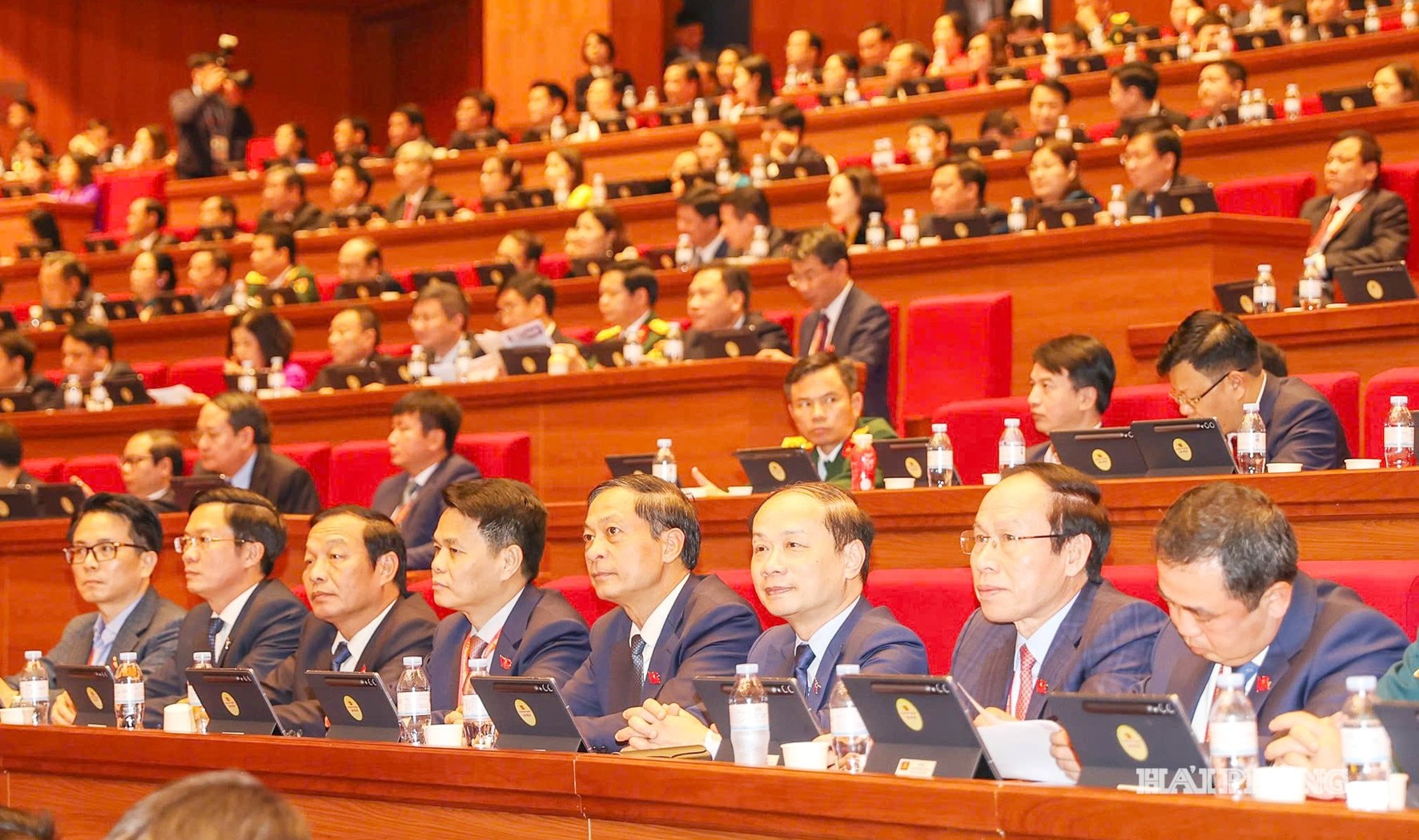 Đoàn đại biểu Hải Phòng tại hội trường Đoàn đại biểu Đảng bộ thành phố Hải Phòng dự phiên thảo luận tại Đại hội XIV