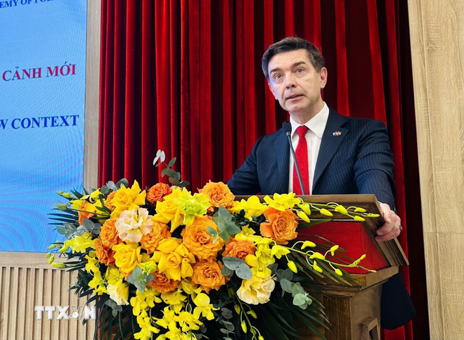 Đại sứ Liên minh châu Âu (EU) tại Việt Nam Julien Guerrier phát biểu tại hội thảo. (Ảnh: Việt Đức/TTXVN) ttxvn-julien-guerrier-2201.jpg