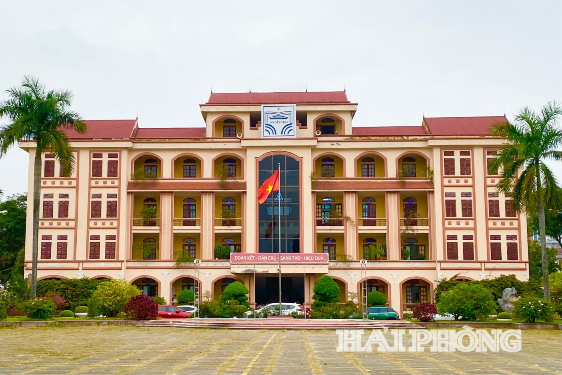 thpt-chuyen-nguyen-trai-2(1).jpg