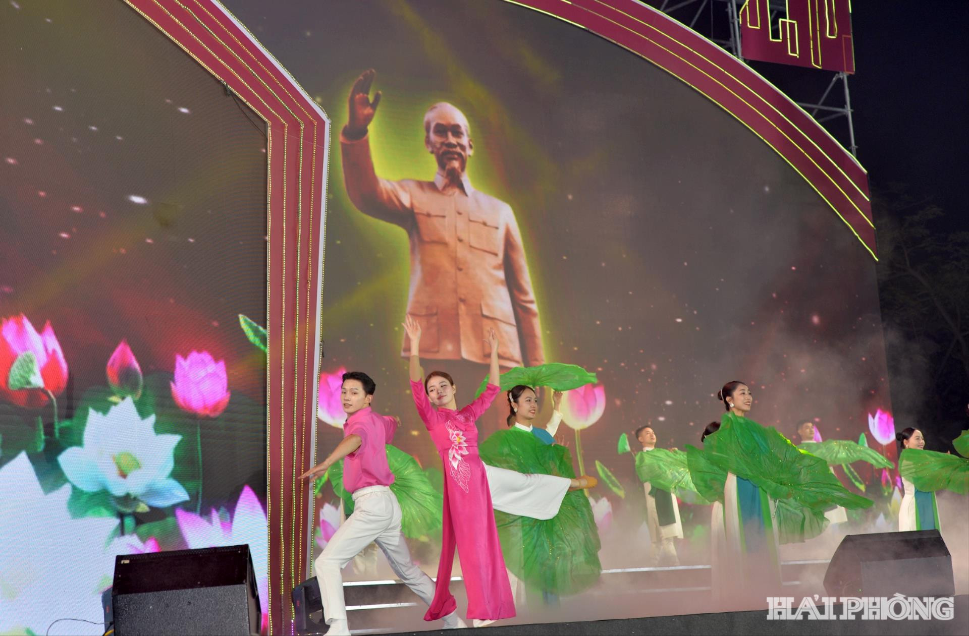 chao-mung-dai-hoi-dang13(1).jpg