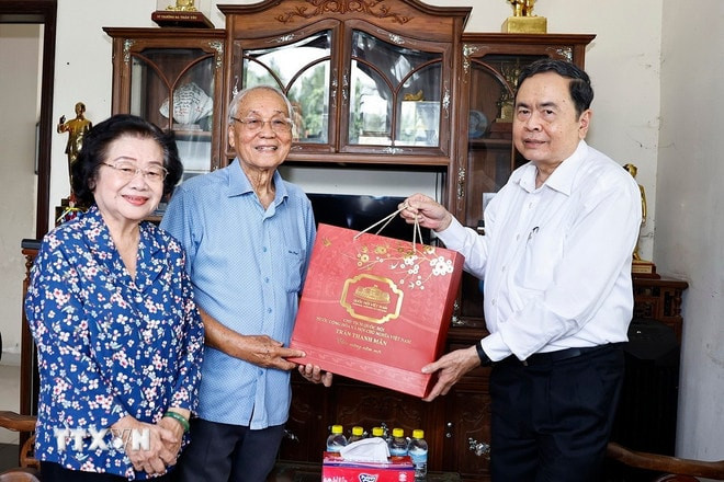 chu-tich-quoc-hoi-chuc-tet-nguyen-lanh-dao-quoc-hoi.jpg