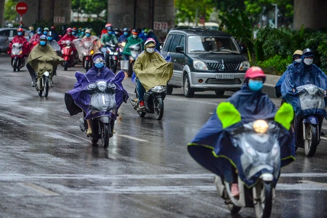 El norte y el centro-norte de Vietnam experimentarán lluvias dispersas, con niebla en algunas zonas a primera hora de la mañana. En concreto, el noreste de Vietnam y Thanh Hoa experimentarán lluvias ligeras, lloviznas y niebla dispersa durante la noche y la mañana, con tiempo frío y temperaturas extremadamente bajas en las zonas montañosas.