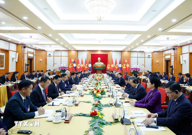 Cuộc hội đàm giữa Tổng Bí thư Tô Lâm và đoàn cấp cao Việt Nam với Tổng Bí thư, Chủ tịch nước Lào Thongloun Sisoulith và đoàn cấp cao Lào. (Ảnh: Thống Nhất/TTXVN) ttxvn-2610-tong-bi-thu-hoi-dam-tong-bi-thu-chu-tich-nuoc-lao-4.jpg