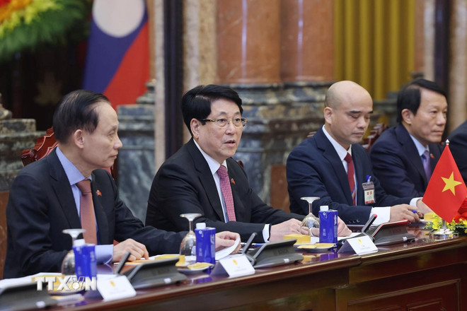 Chủ tịch nước Lương Cường và đoàn Việt Nam tại cuộc hội đàm với Tổng Bí thư, Chủ tịch nước Lào Thongloun Sisoulith. (Ảnh: Lâm Khánh/TTXVN) ttxvn-chu-tich-nuoc-luong-cuong-hoi-dam-voi-tong-bi-thu-chu-tich-nuoc-lao-thongloun-sisoulith-26-7.jpg