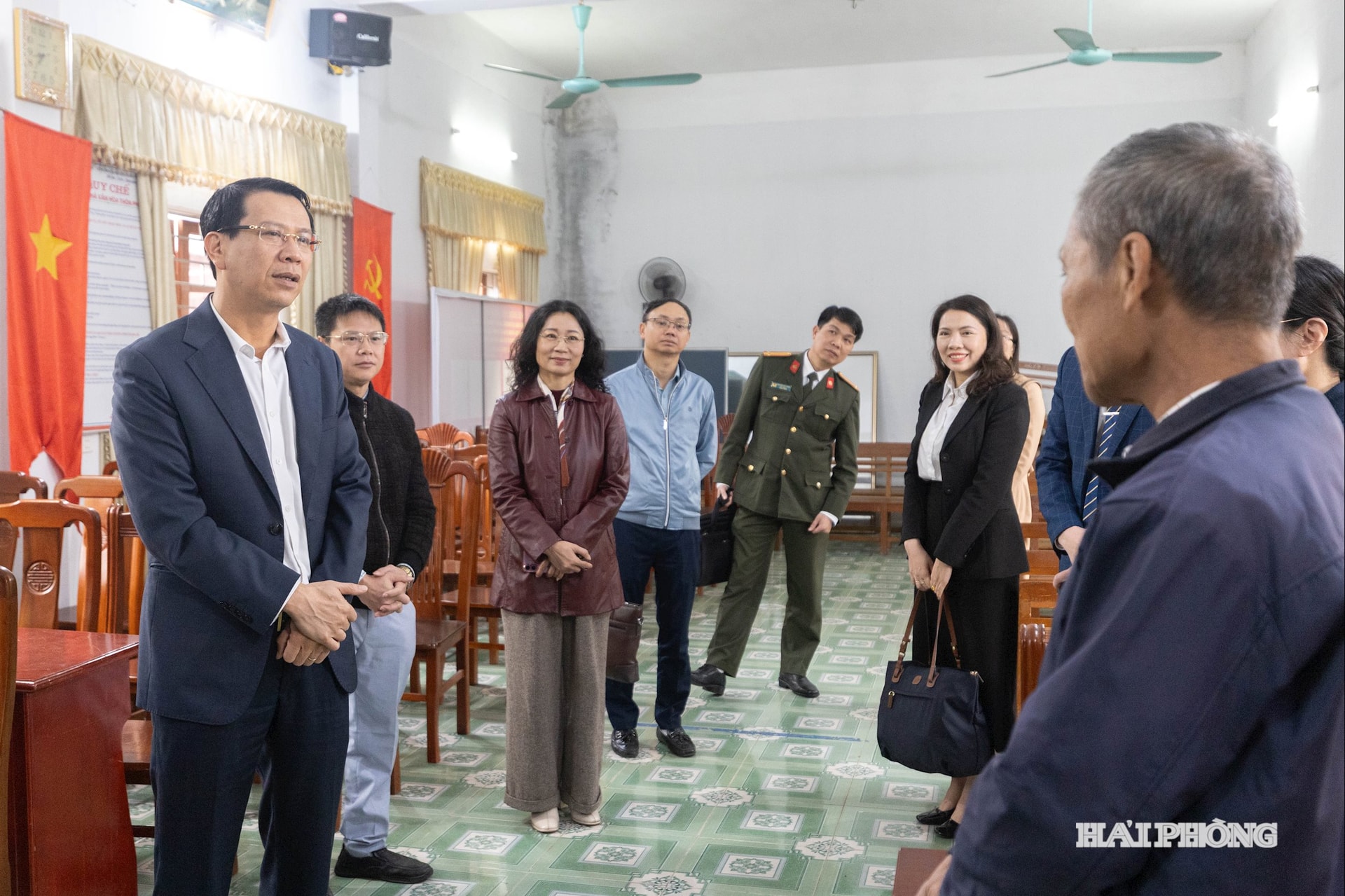 Đoàn kiểm tra công tác bầu cử tại xã Nguyễn Lương Bằng.