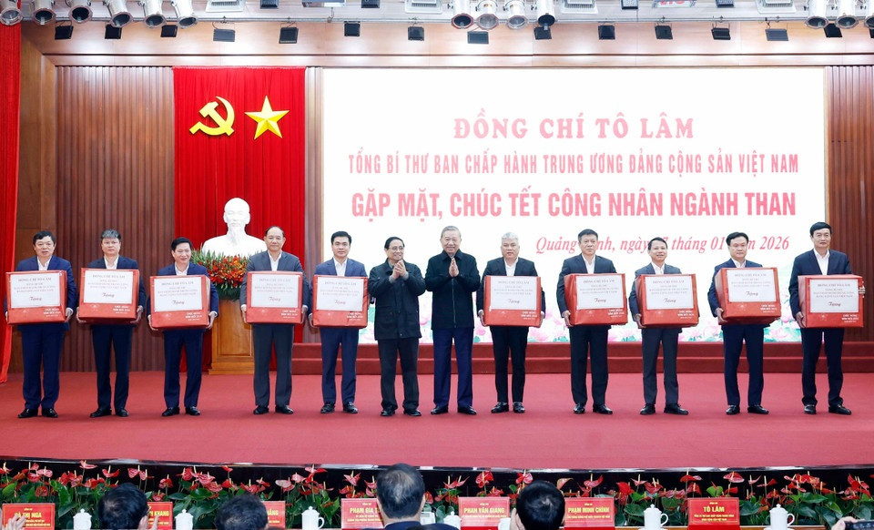 tong-bi-thu-to-lam-gap-mat-chuc-tet-cong-nhan-nganh-than-tai-quang-ninh-8553634(1).jpg