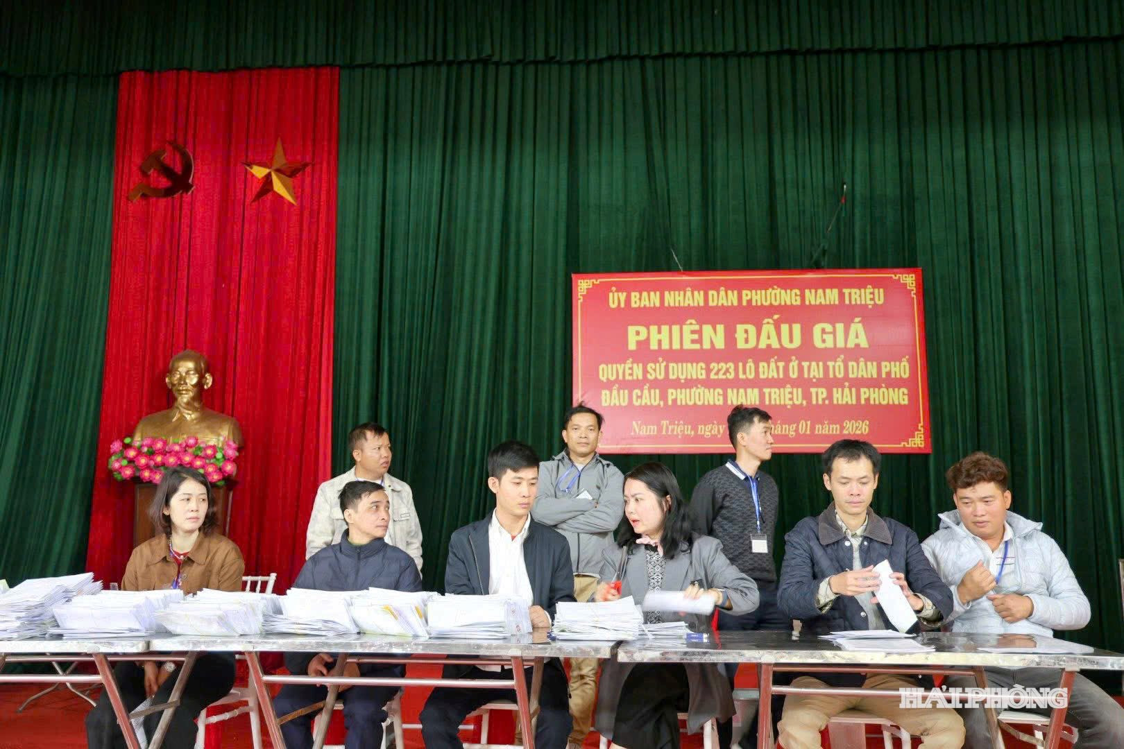 UBND phường Nam Triệu tổ chức đấu giá quyền sử dụng đất thành công 220/223 lô đất