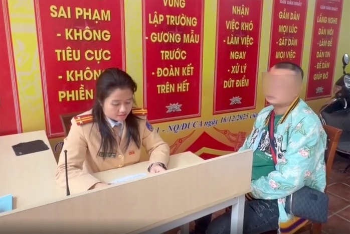 Cục CSGT phạt tài xế 23 triệu đồng vì bùn che biển số ô tô - Ảnh 1.