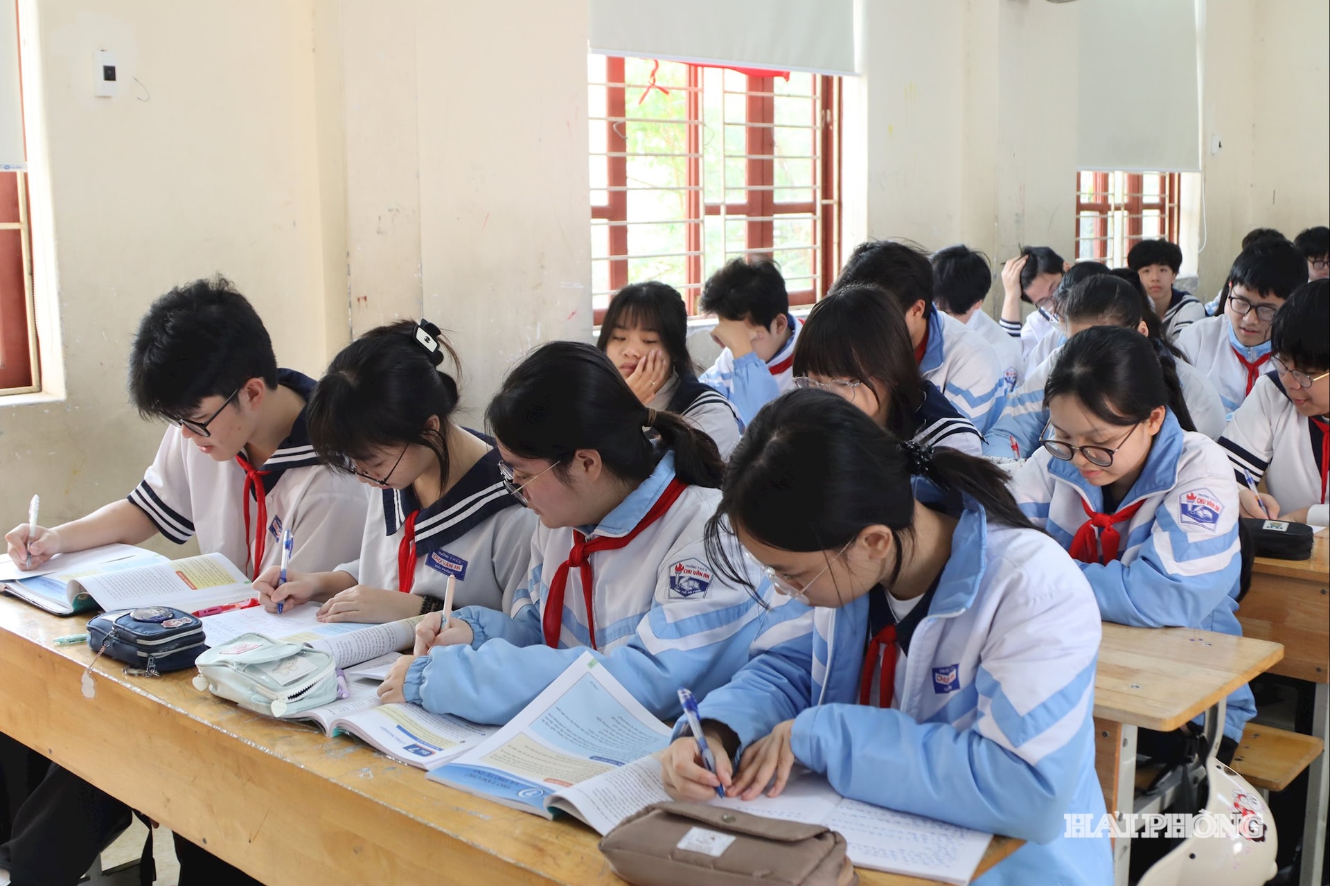 Học sinh lớp 9 THCS Chu Văn An (phường Gia Viên) cất đi 