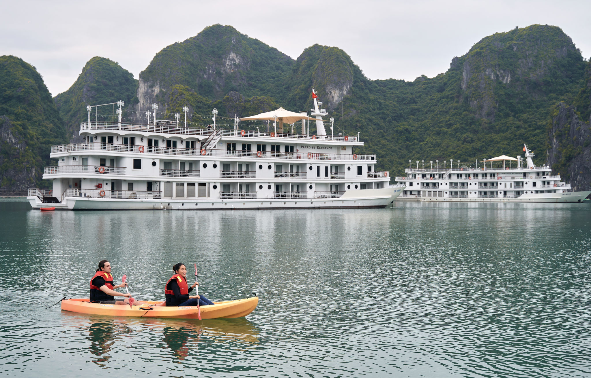 3 Chèo kayak, thuyền nan, thăm hang... đều có trong hải trình du thuyền