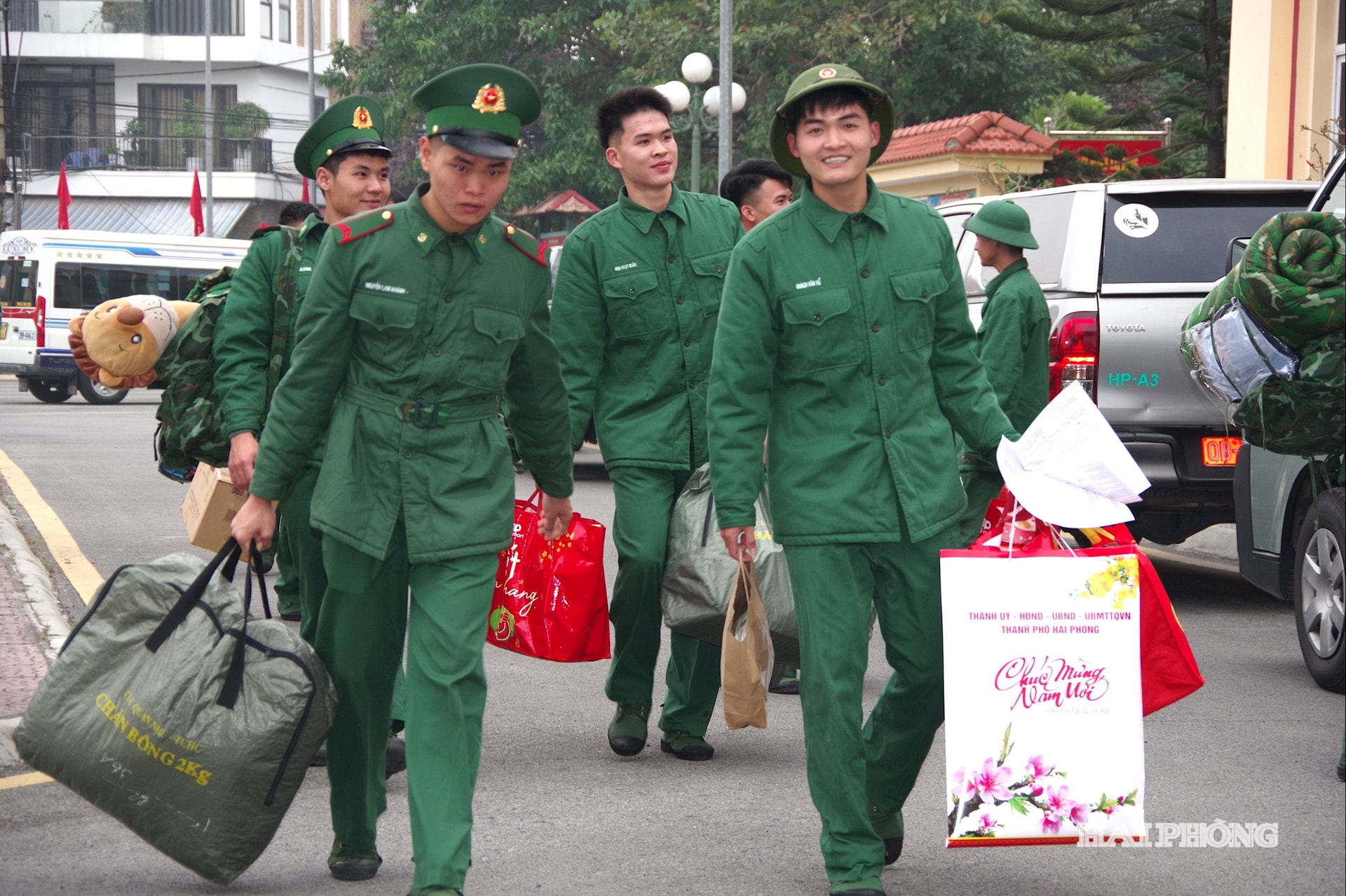 ACác chiến sĩ được trở về địa phương sau 2 năm thực hiện nghĩa vụ quân sự